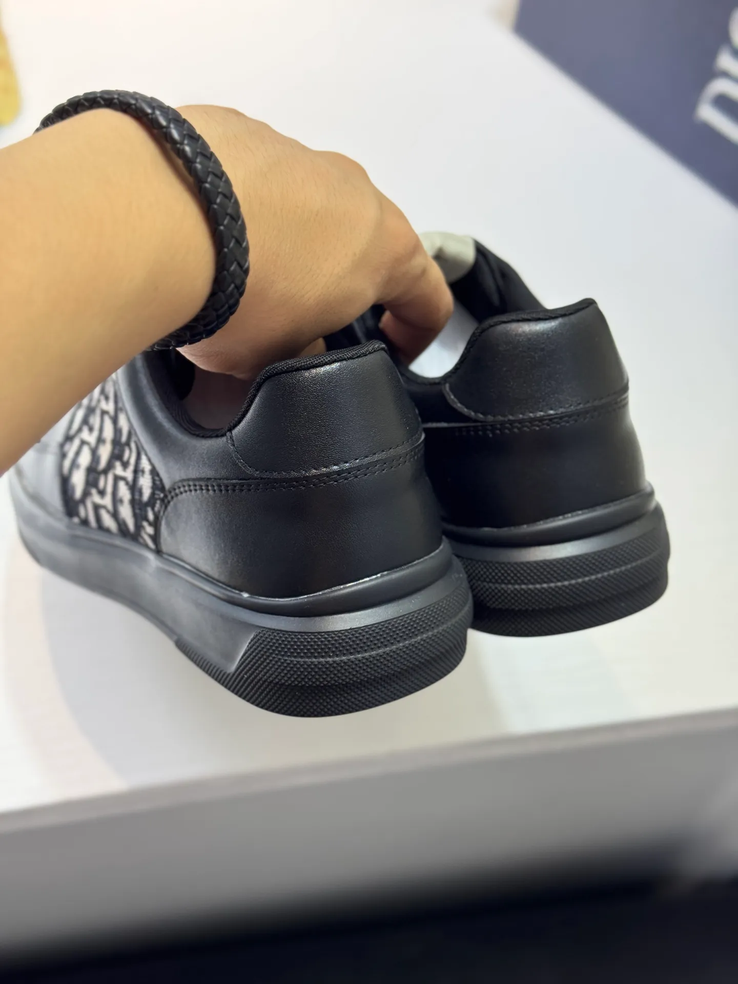 Men's men's shoes 💰400 [New model] 🌂🌂Dior (Dior) 🆕 Low-top casual shoes, carefully made of first-layer cowhide with canvas, comfortable and breathable ~ rubber soles, enhance style. Fashionable and versatile, it can complement any look. Featuring an exquisite design that is uniquely dynamic and modern, this shoe is part of Dior's legacy and embodies modern elegance. Size: 38-44 (45 customized